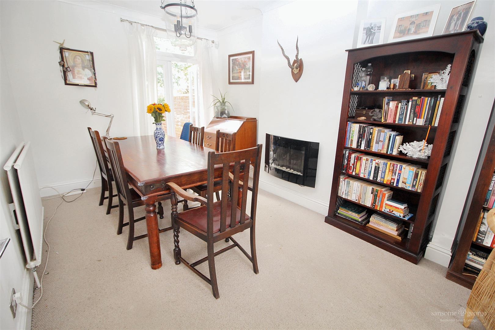 3 bed property in Grovelands Road, Reading
